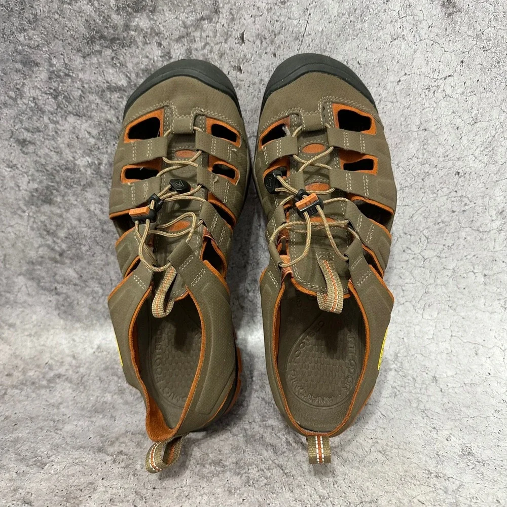 KEEN Clearwater CNX Sandals Mens 9 Brown Water Hiking Outdoor Bungee